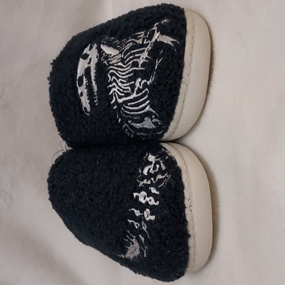 S + R Dino Kids Slippers - Picture 2 of 11